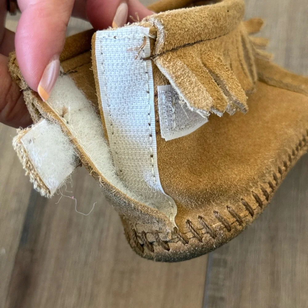 Minnetonka Toddler Kids Tan Suede Leather Moccasins with Fringe